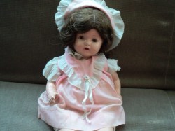 19'' 20-30 ORIGINAL CHARMER BRUNETTE MAMA DOLL,PINK DRESS,HAT 579